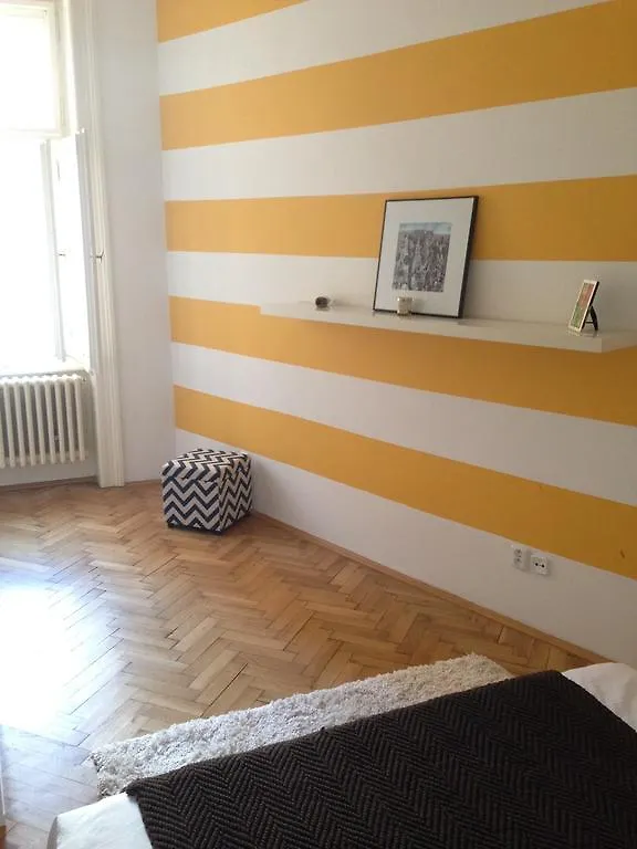 דירות פראג Charming Apt W Balcony Old Town