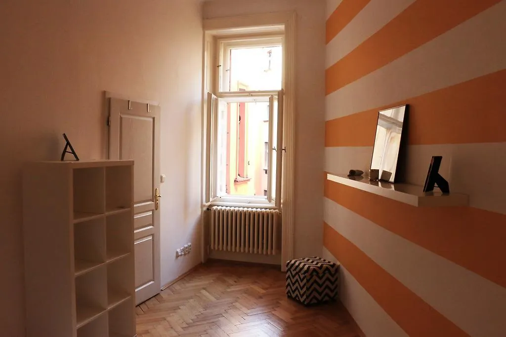 דירות פראג Charming Apt W Balcony Old Town